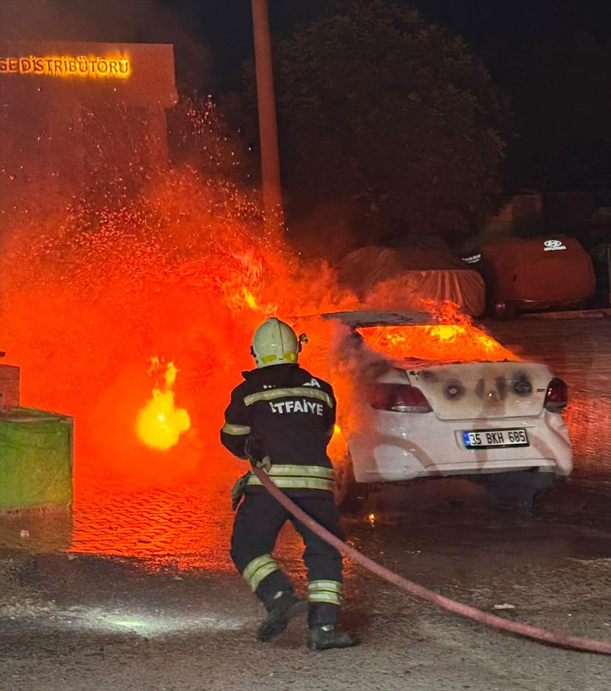 Bodrum'da otomobilde çıkan yangın söndürüldü