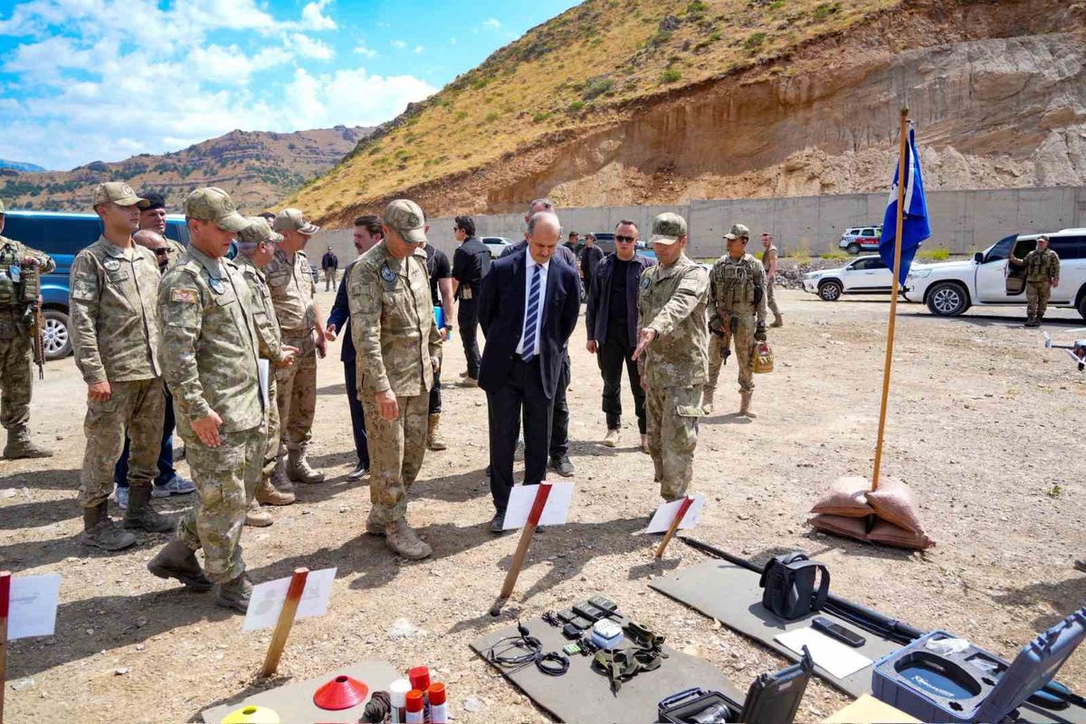 Hakkari Valisi Çukurca'daki Mayın Temizleme Çalışmalarını Yerinde İnceledi