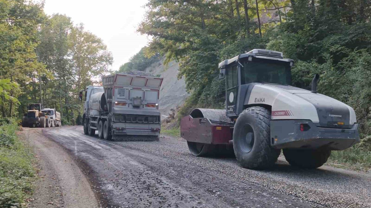 Değirmentepe Köyü'nde Sathi Kaplama Çalışmaları Tamamlandı