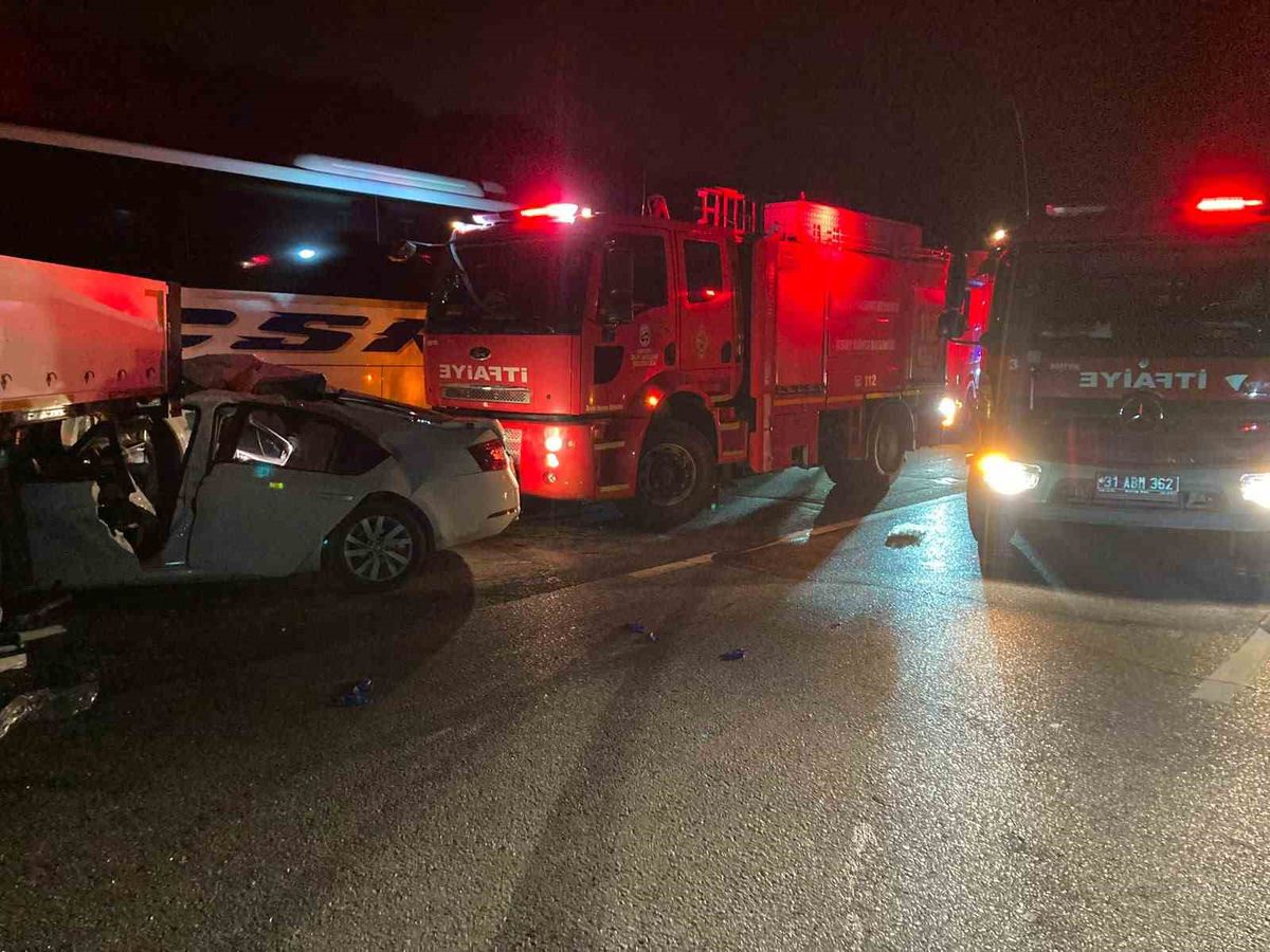 Hatay'da Tır Kazası: 2 Ölü, 1 Ağır Yaralı
