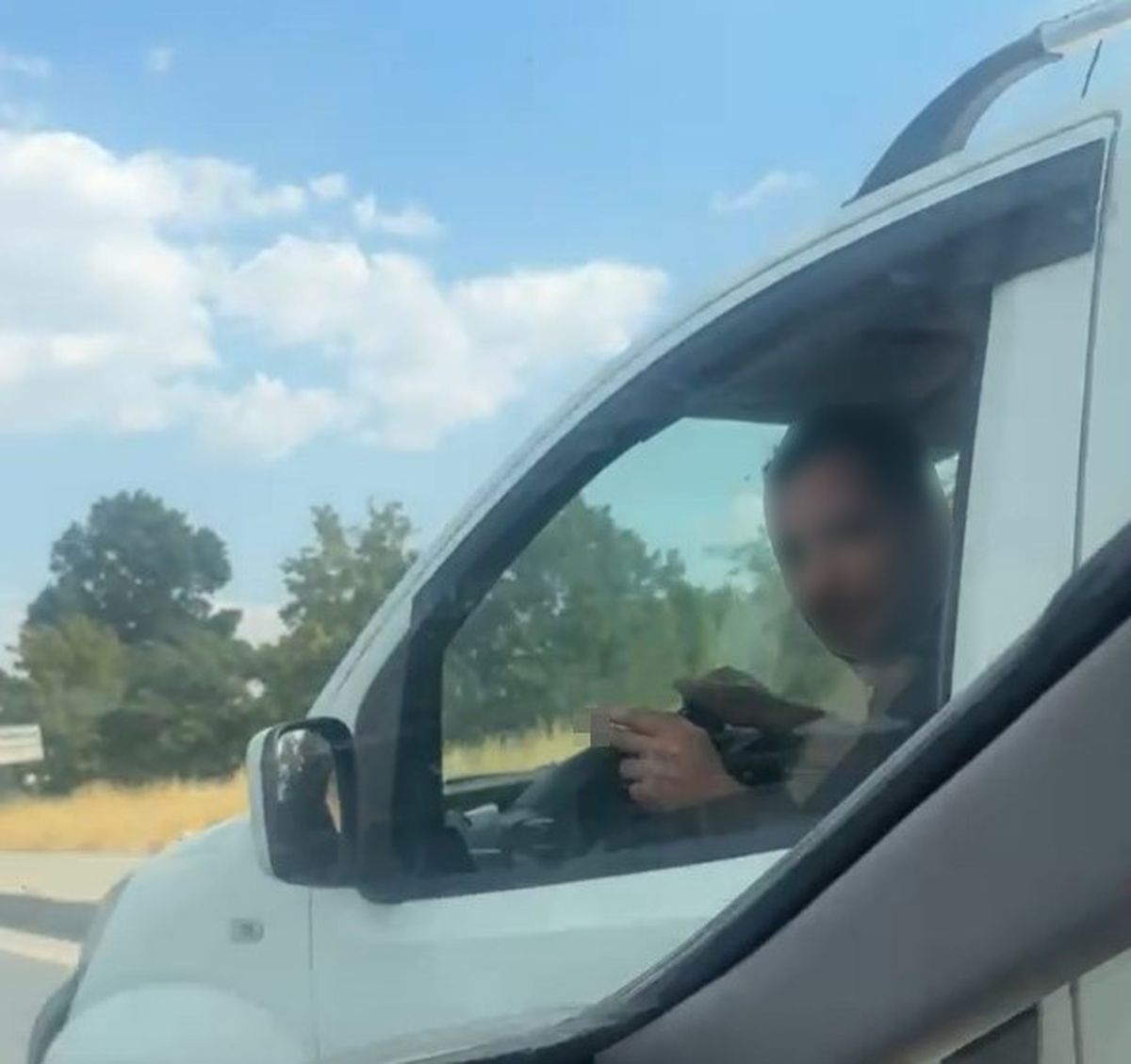 Eskişehir'de Trafik Tartışması: Fenomen Olduğunu Söyleyen Sürücü Şikayetçi Oldu