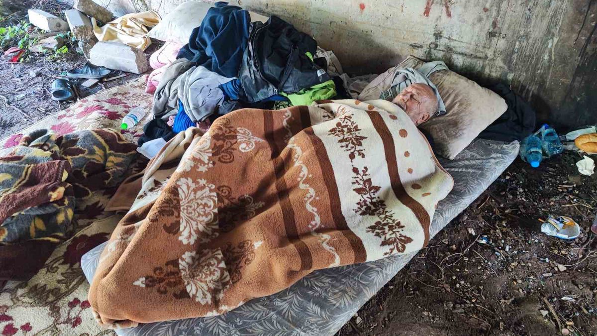 Evden çıkarılan yaşlı adam köprü altında ölü bulundu