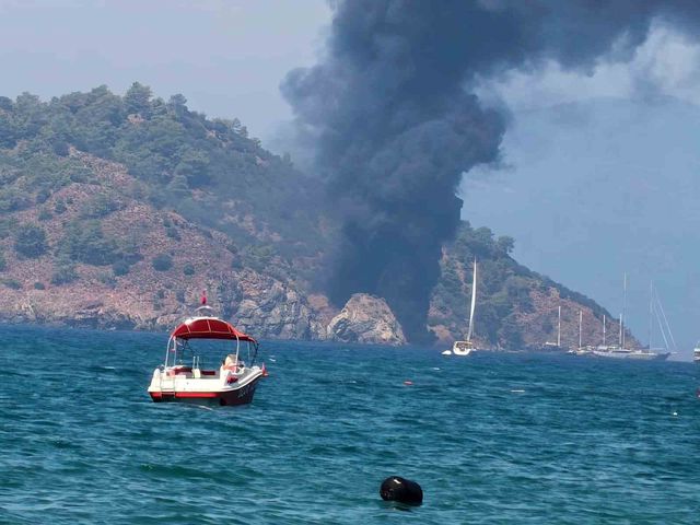 fethiye de gezi teknesi alev aldi 115 kisi de 2 20141512 o