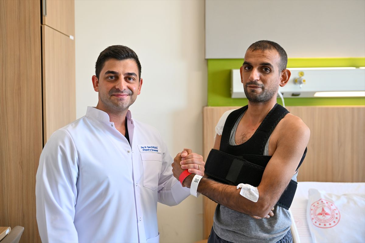 Gaziantep'te ilk: Diz kıkırdağı omza nakledildi