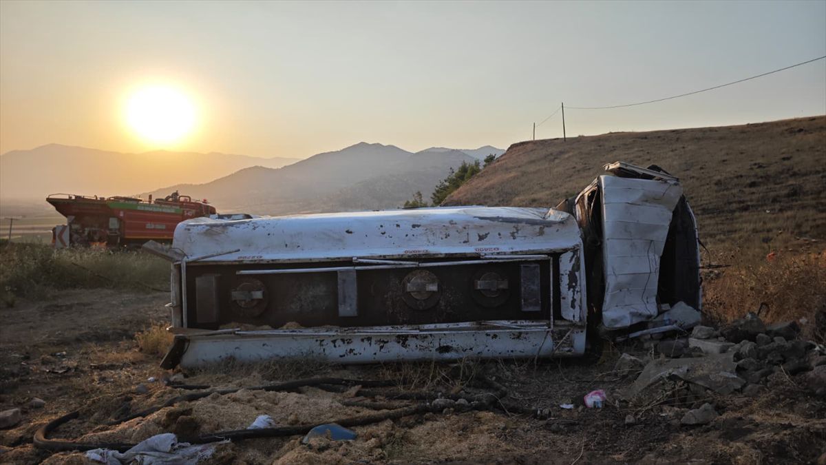 Gaziantep'te Tanker Devrildi: 2 Yaralı