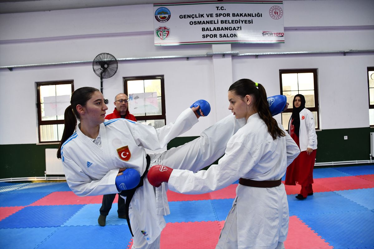 Milli Karateci Tuğba Çürük, Dünya Şampiyonluğu Hedefliyor