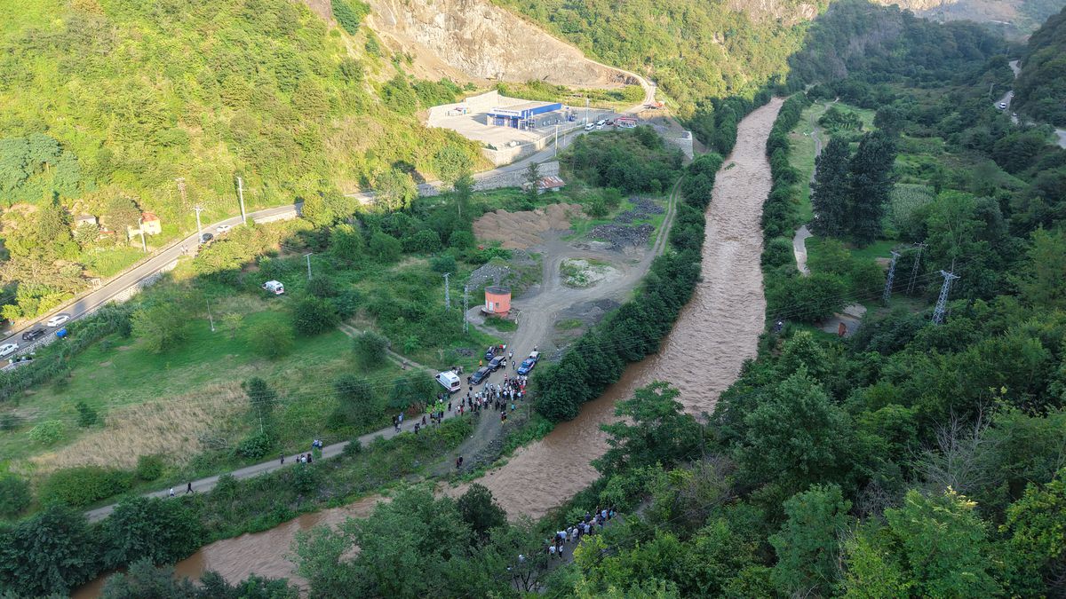 Giresun'da sel faciası: Anne ve iki kızı hayatını kaybetti