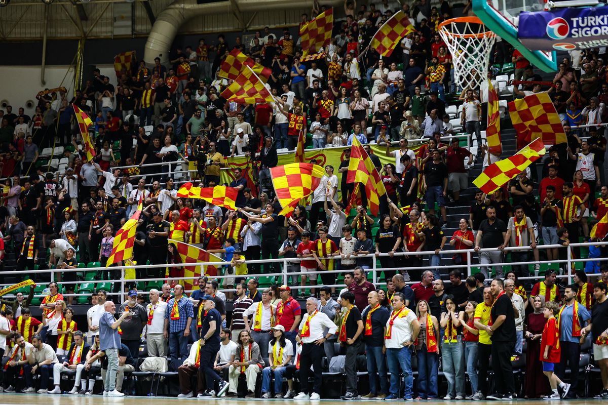 Göztepe'de kombine biletler satışa çıktı: Saha kenarı 35 bin TL
