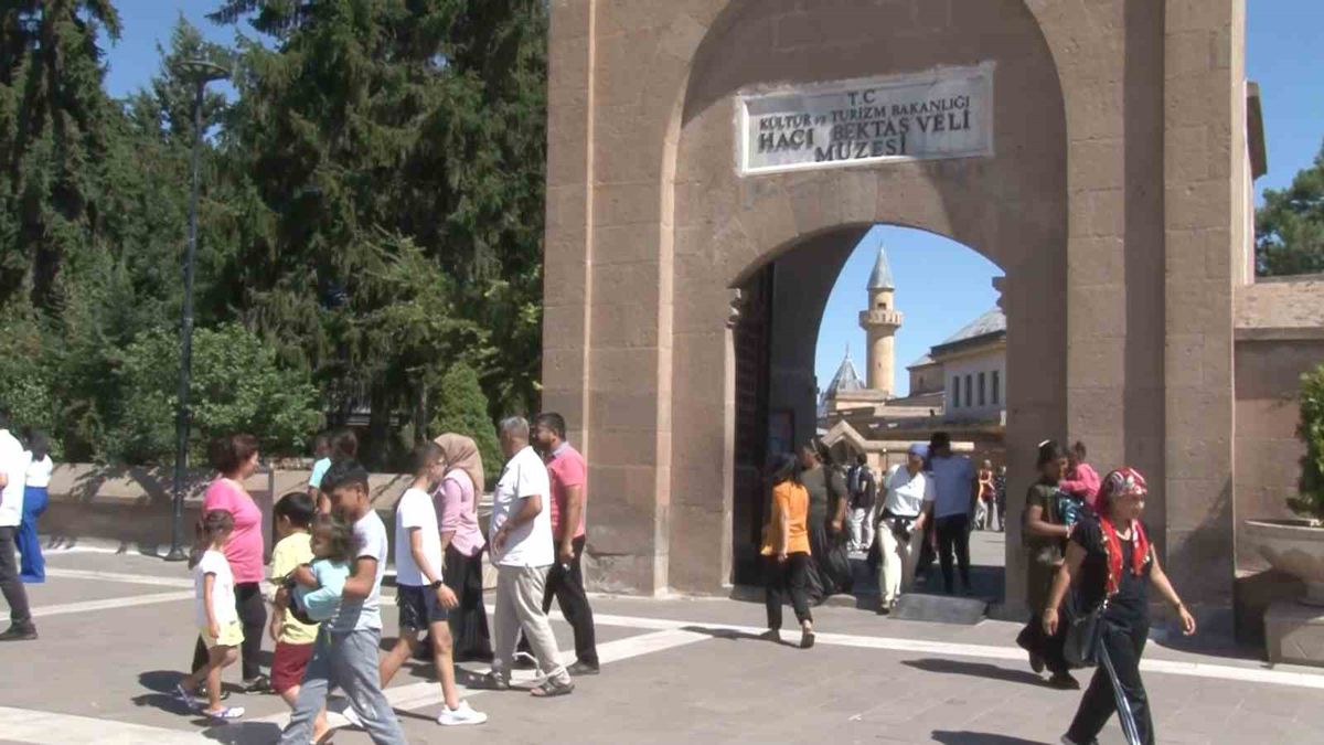Hacı Bektaş Veli 755. Anma Törenleri Öncesi Türbede Yoğunluk