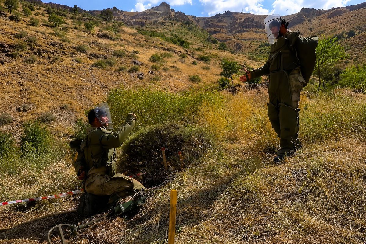 Hakkari'de Mayın Temizleme Çalışmaları Devam Ediyor