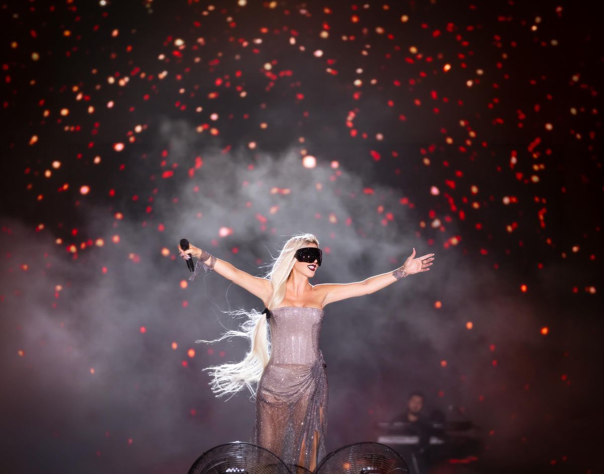 Hande Yener’den İstanbul Festivali’nde 50 Kişilik Senfoni Orkestrası Eşliğinde Sezen Aksu Şarkıları