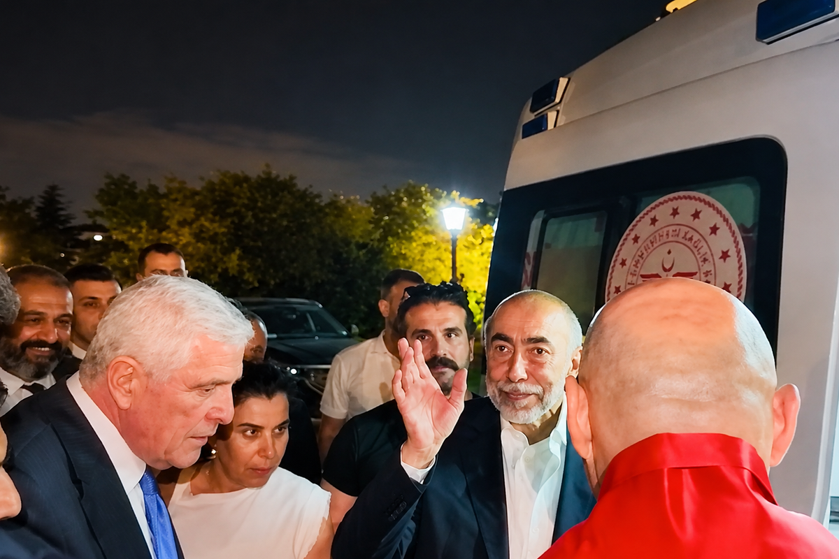Hastaneden ambulansla Meclis'e mi geldi? İYİ Partili Şefik Çirkin'in 'hayır' oyu için dikkat çeken iddia
