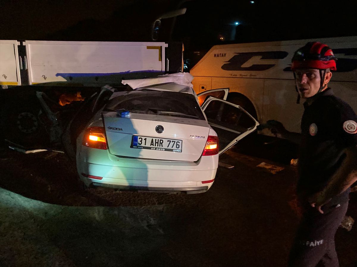 Erzin'de zincirleme kaza: 2 ölü, 4 yaralı