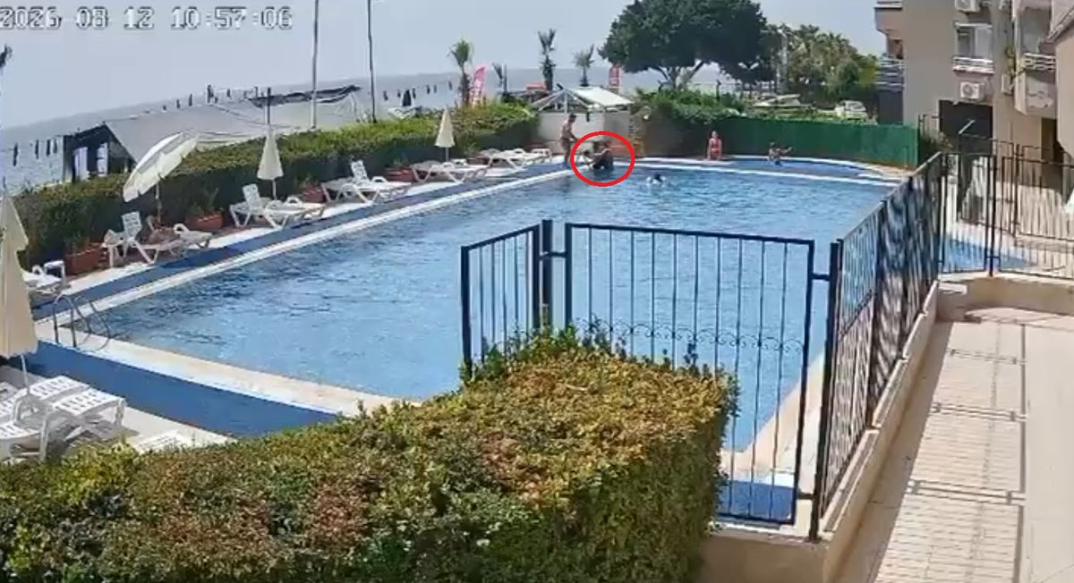 Havuzda Boğulma Tehlikesi Geçiren Çocuğu Görevli Kurtardı