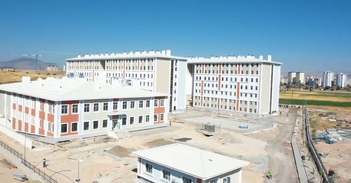 Kayseri Talas'a 3 Bin Kişilik Öğrenci Yurdu Tamamlandı, 4 Bin Kişilik Yeni Yurdun Yapımına Başlandı