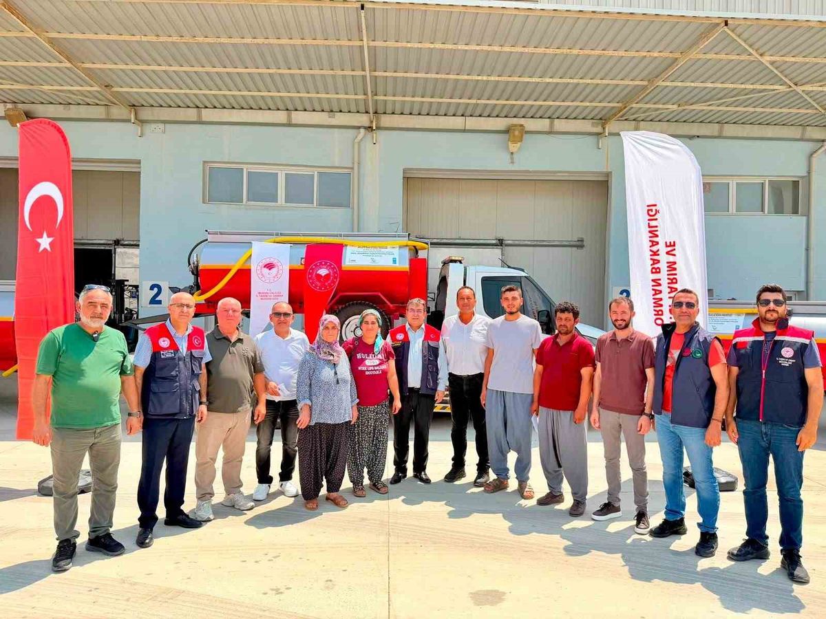 Tarsus'ta Üreticilere Basınçlı Su Tankeri Hibesi