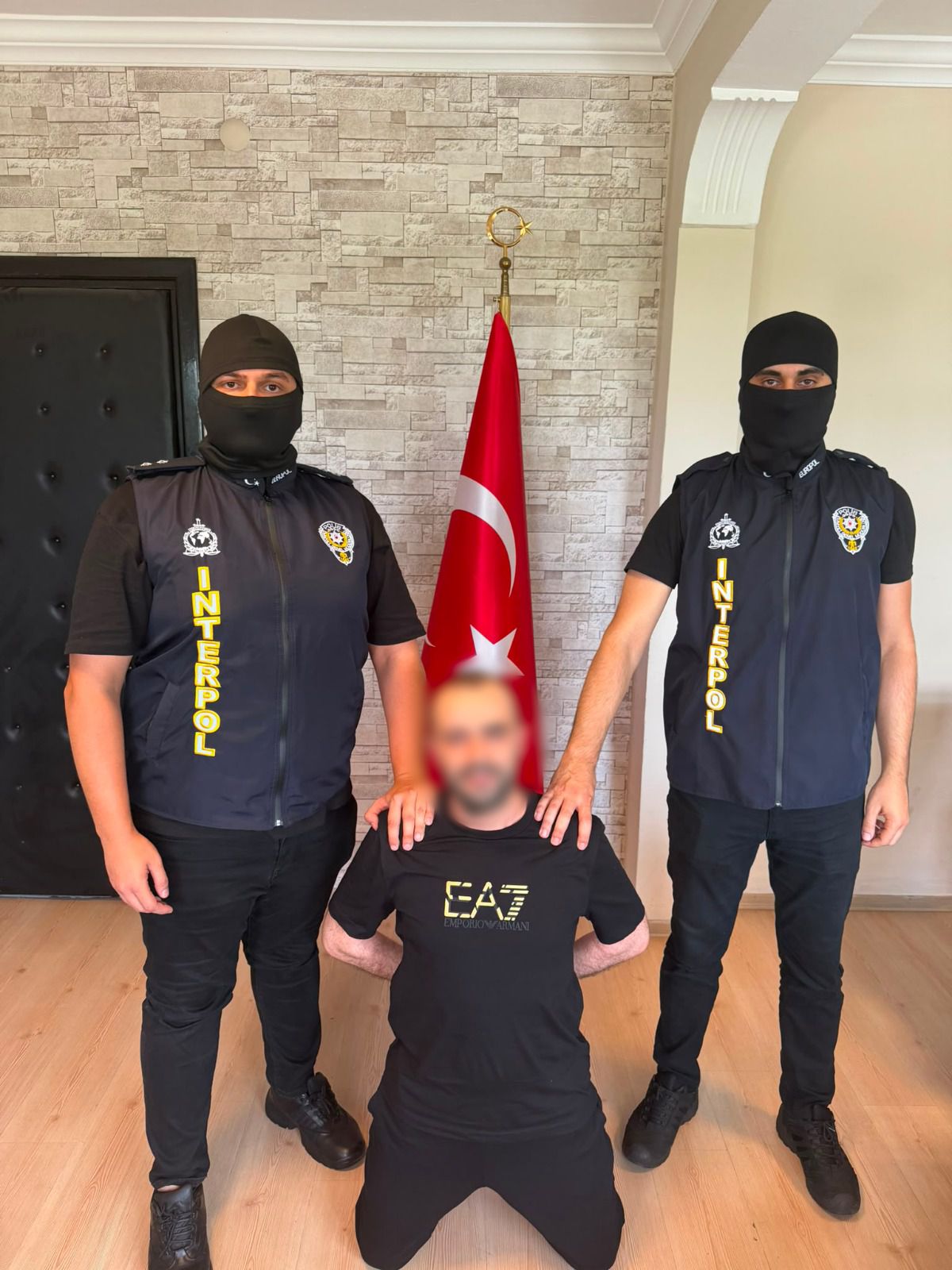 Kırmızı bültenle aranan 6 organize suç örgütü üyesi Türkiye'ye iade edildi