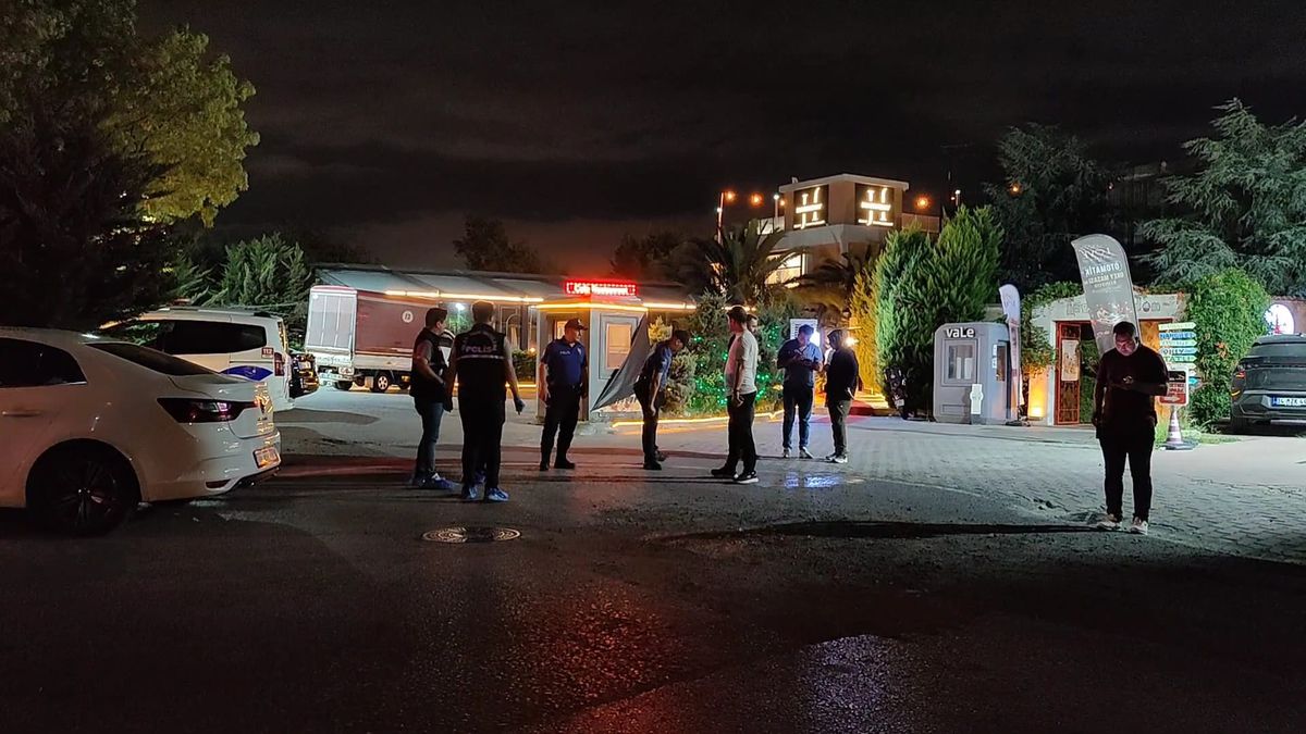 Küçükçekmece'de kafeye silahlı saldırı: 2 yaralı
