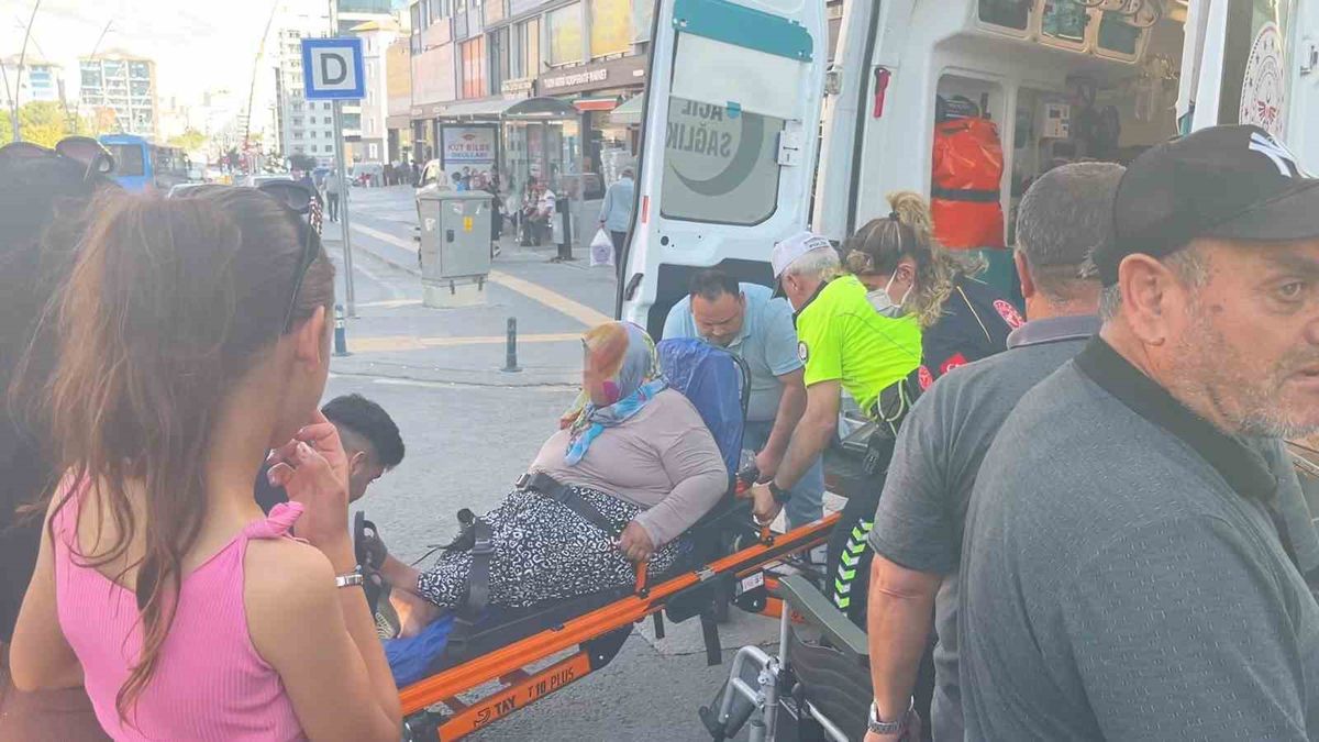 Niğde'de Engelli Vatandaşa Yaya Geçidinde Otomobil Çarptı