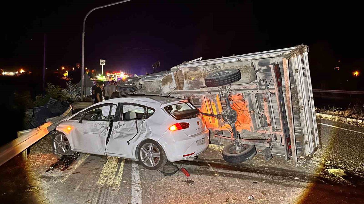 Kula'da Otomobil-Kamyonet Çarpışması: 1 Yaralı