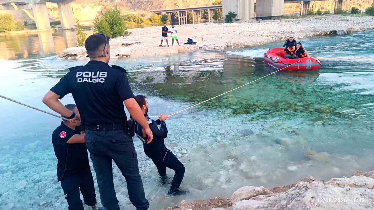 Fırat'ta mahsur kalan 6 kişi kurtarıldı
