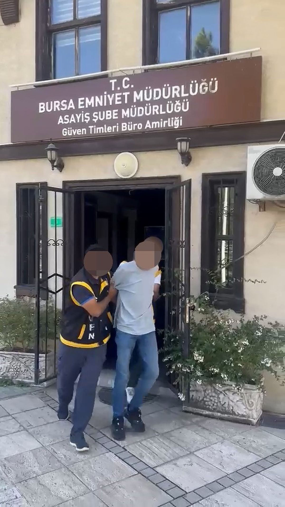 Bursa'da 3 firari yakalandı: Bir şüpheli saçını kazıtmış