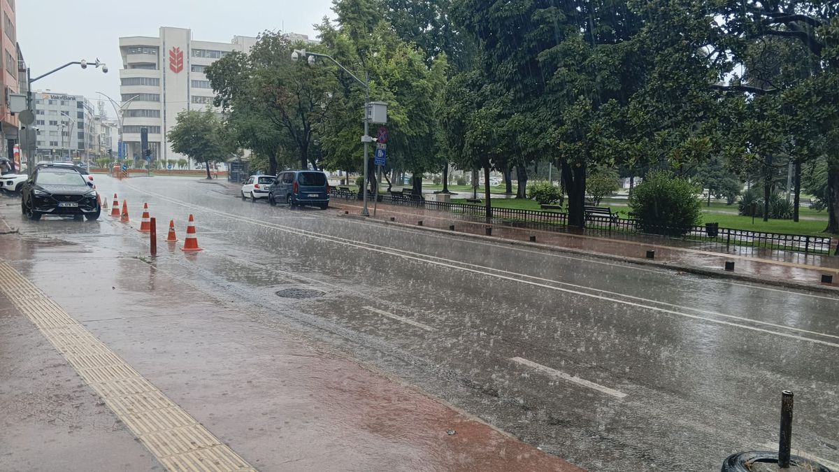 Samsun'da Kuvvetli Sağanak Hayatı Olumsuz Etkiledi