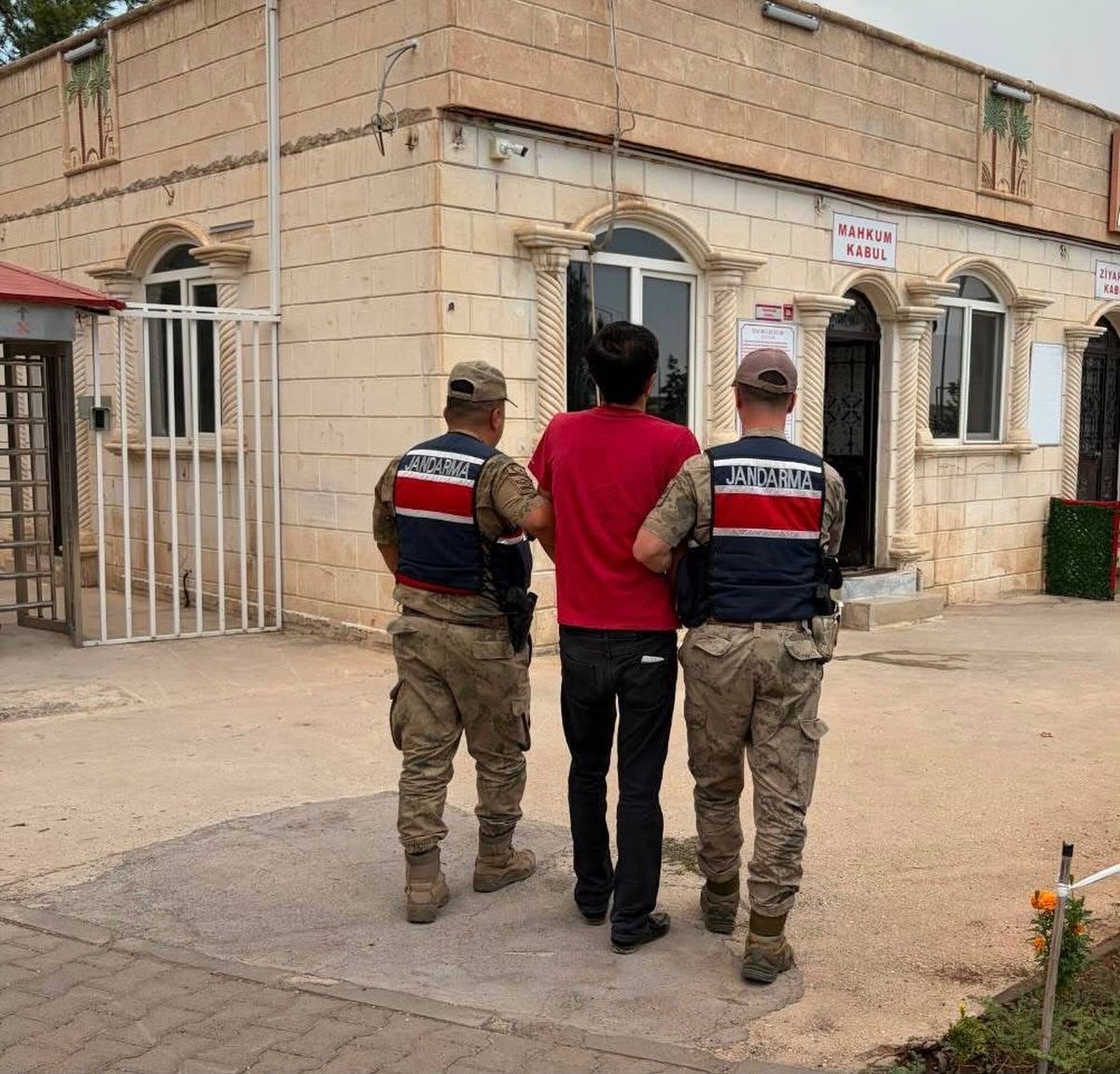Karaköprü'de aranan hükümlü yakalandı