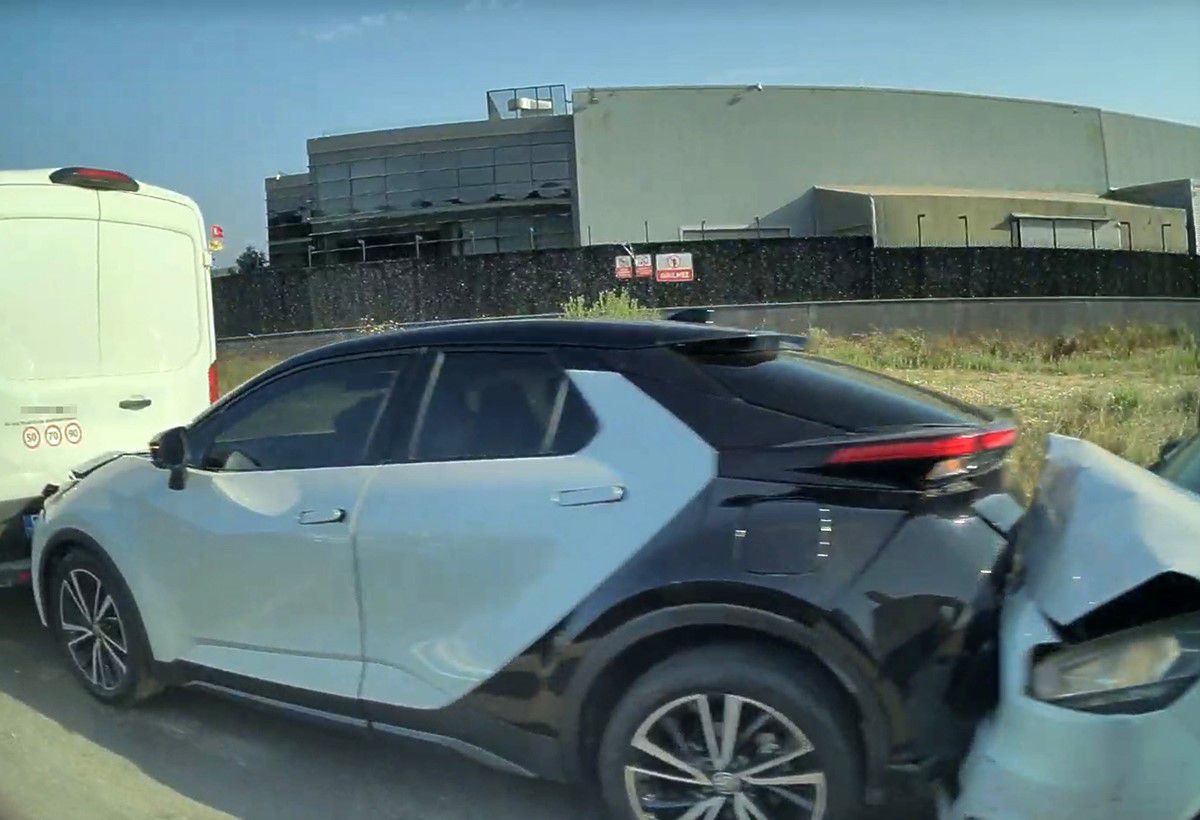 Şile'de Zincirleme Trafik Kazası: 3 Araç Birbirine Girdi