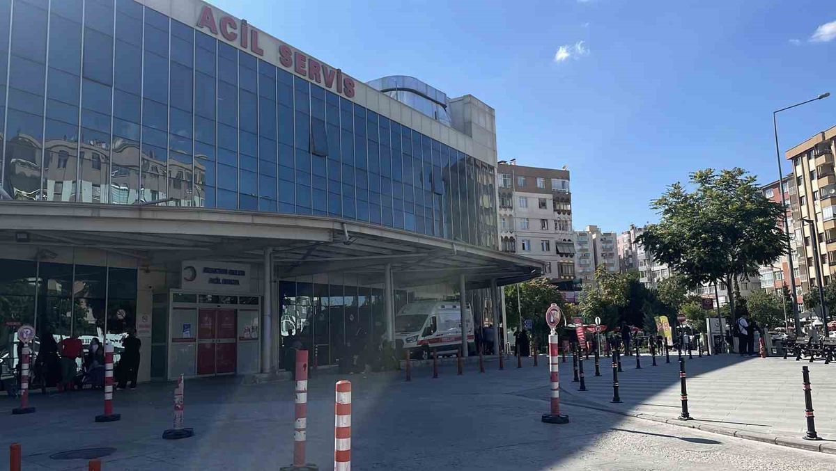 Konya'da Sokak Ortasında Bıçaklı Saldırı: 18 Yaşındaki Genç Hayatını Kaybetti