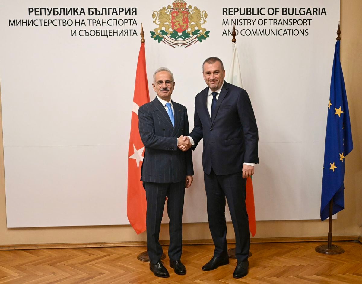 Bakan Uraloğlu, Bulgaristan’da Ulaştırma Bakanı Peev ile Görüştü