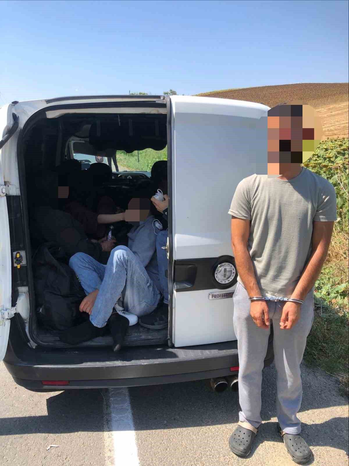 Uzunköprü'de Göçmen Kaçakçılığı Operasyonu: 12 Göçmen Yakalandı