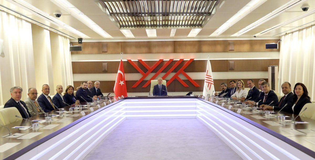 Yeni Rektörlere Mazbataları Takdim Edildi