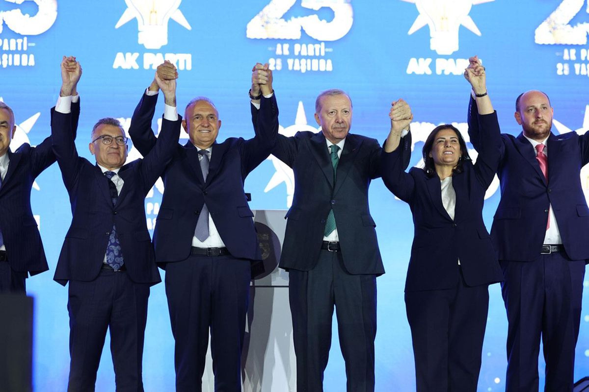 3 milletvekili daha AK Parti’ye katıldı! Rozetlerini Cumhurbaşkanı Erdoğan bizzat taktı