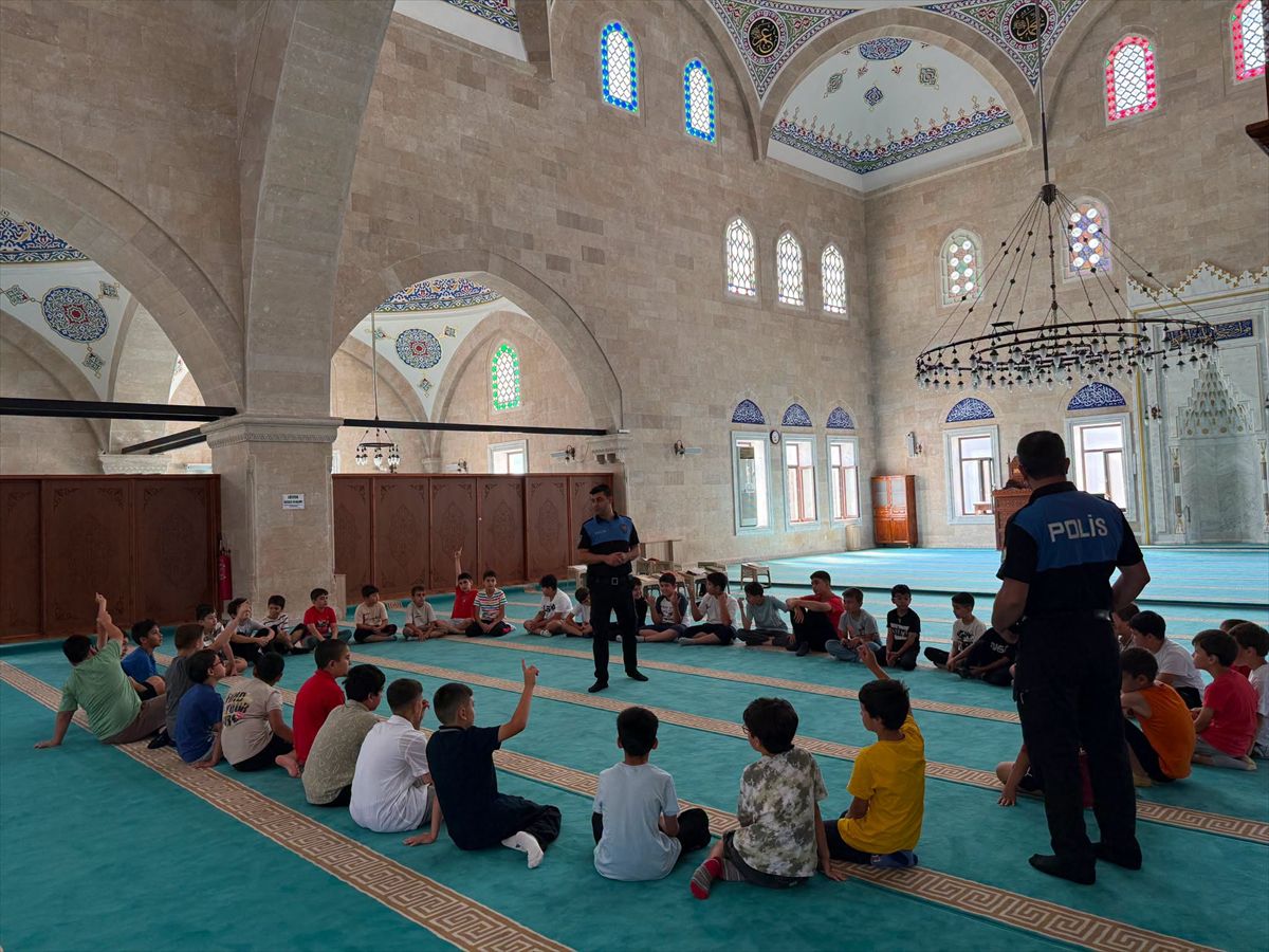 Polisten Kuran Kursu Öğrencilerine Güvenlik Eğitimi