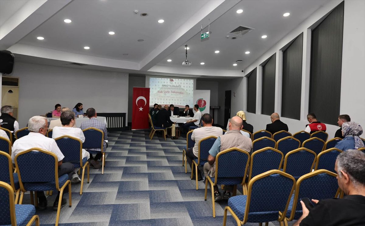 Amasya Valisi halk gününde vatandaşları dinledi