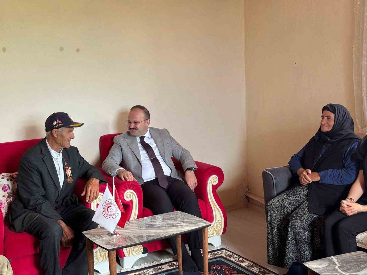 Arpaçay Kaymakamı Kıbrıs Gazisi’ni Evinde Ziyaret Etti