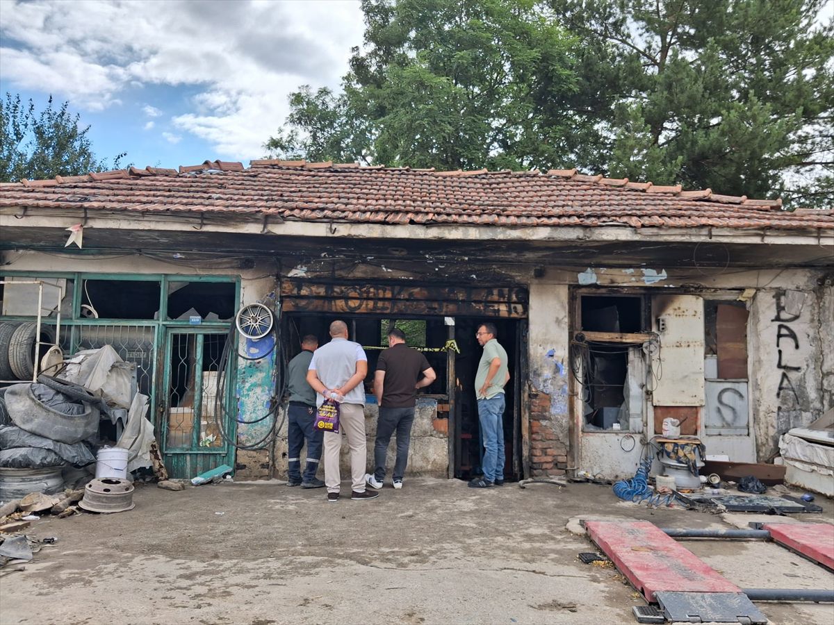 Tokat Artova'da Lastik Tamircisinde Yangın: Hasar Oluştu