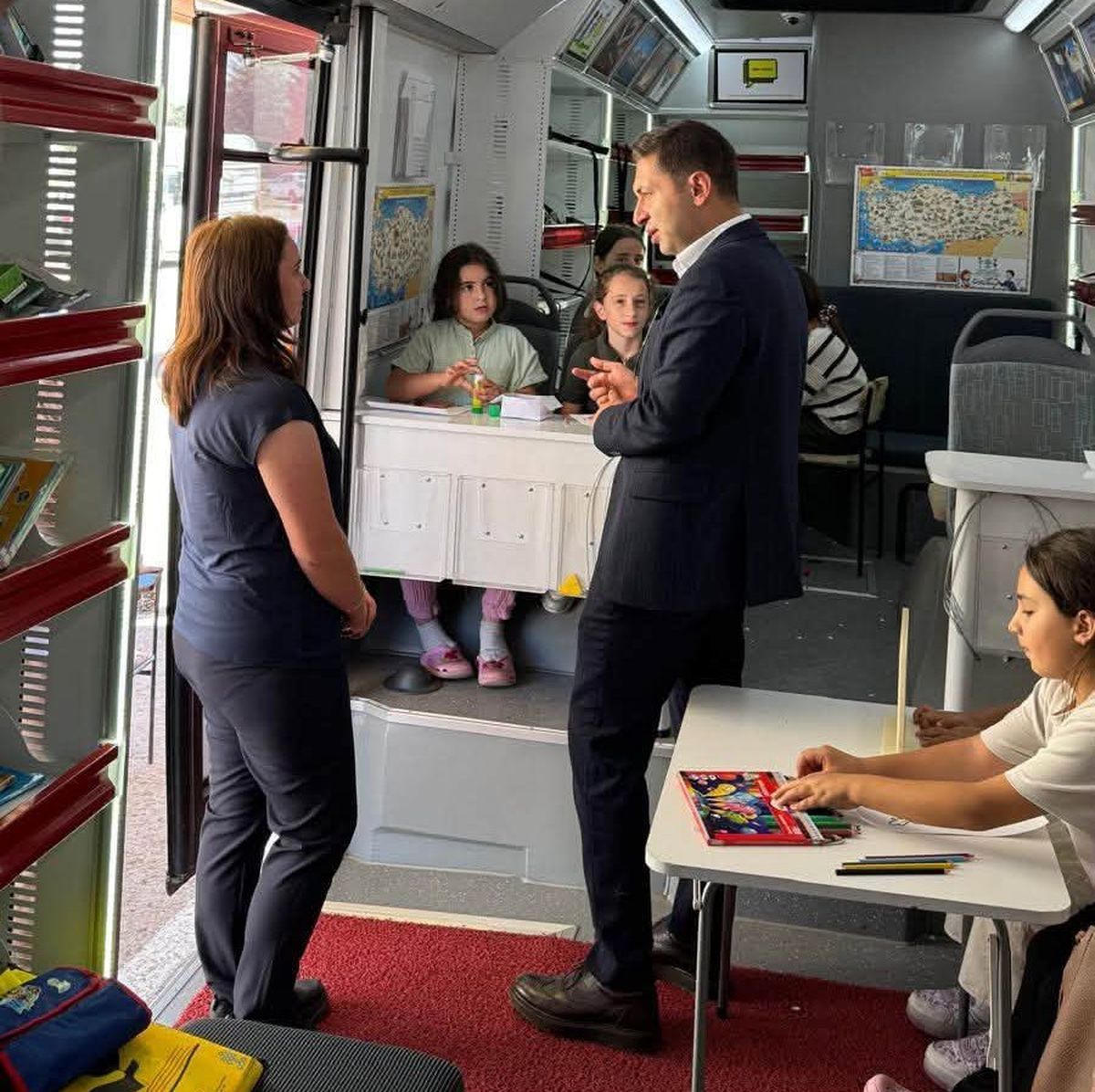 Gezici Kütüphane Aydıntepe'de Kitapseverlerle Buluştu