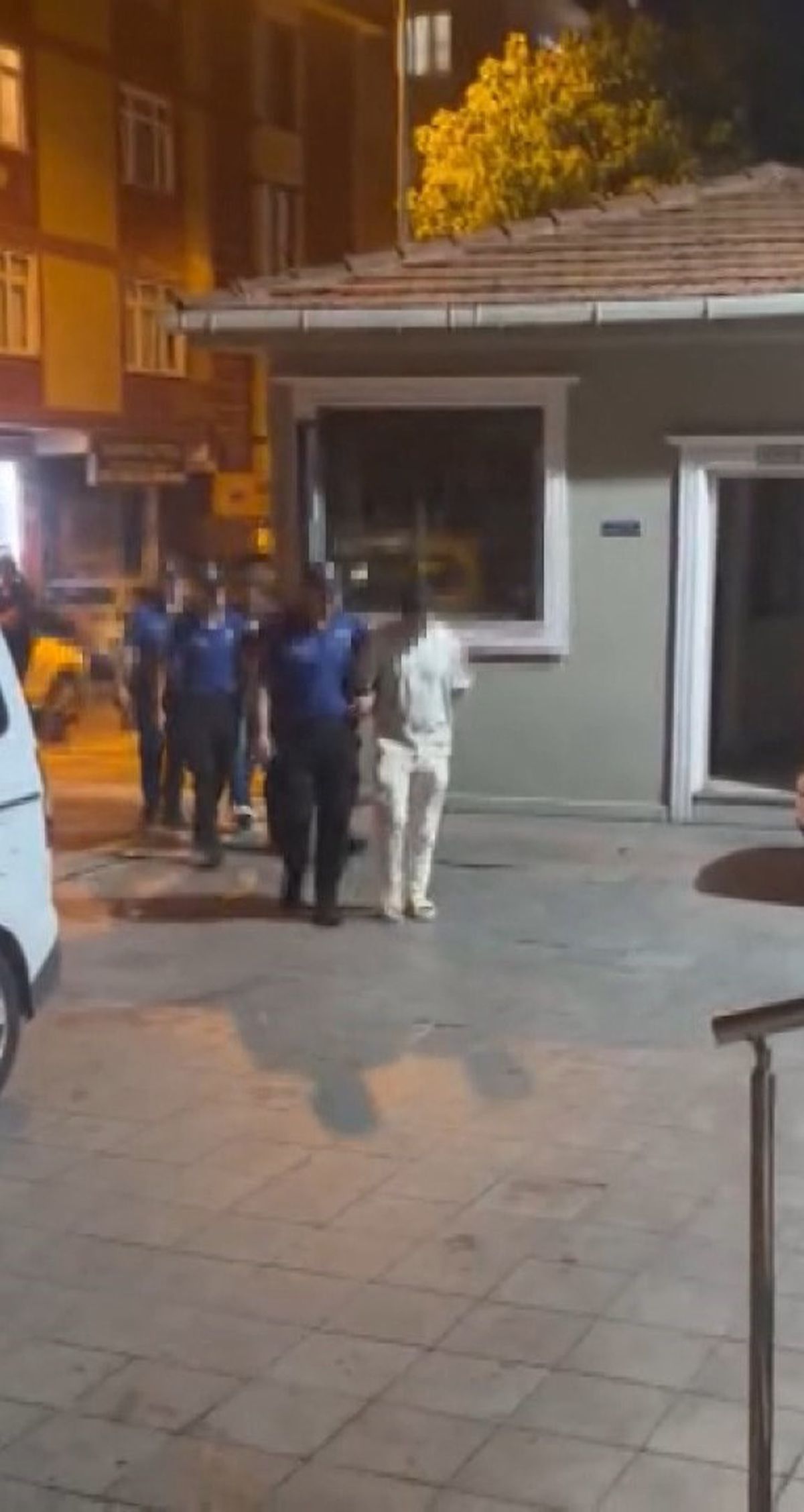 Bağcılar'da Kaçak ve Sahte İçki Operasyonu: 3 Kişi Serbest