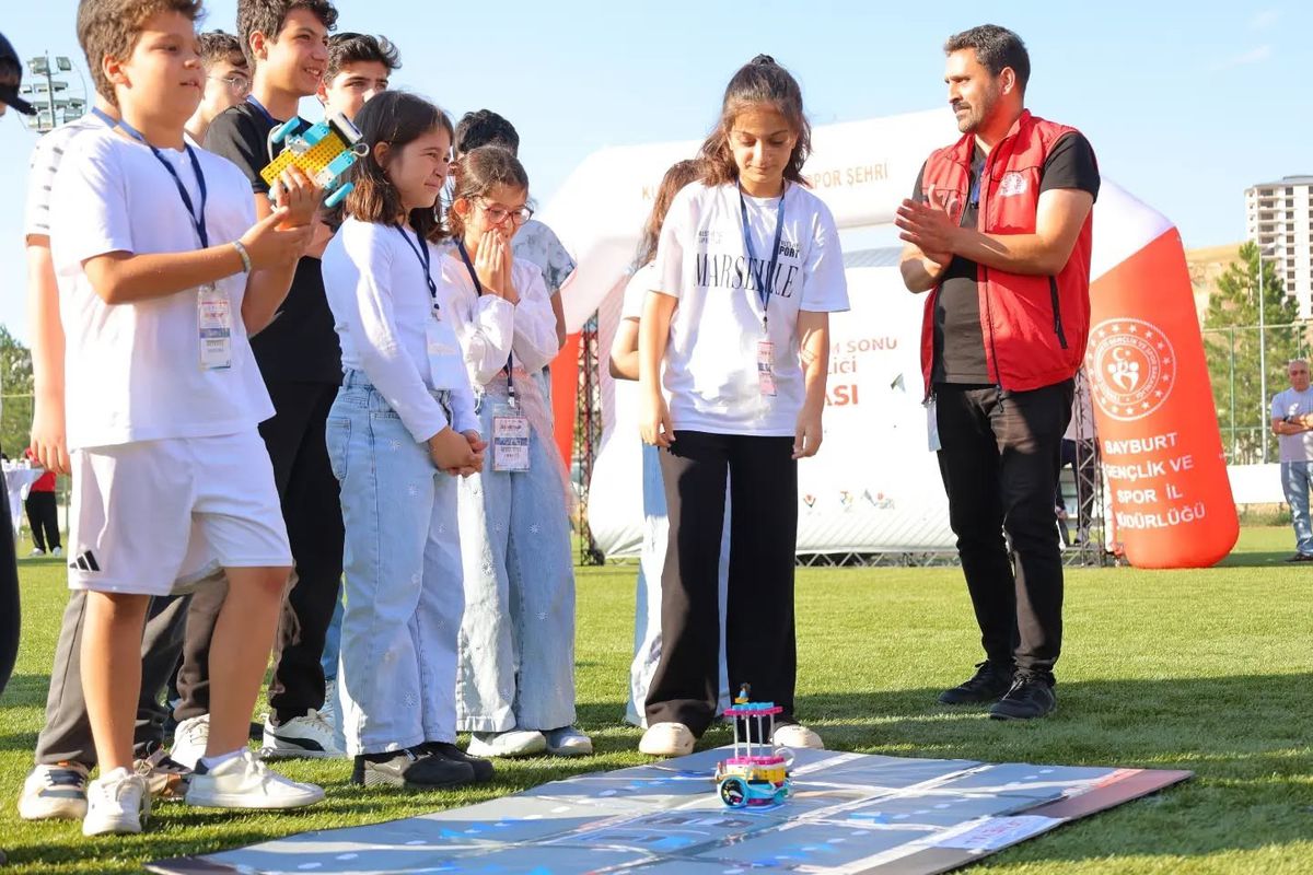 Bayburt'ta Gençlik ve Spor Festivali ile DENEYAP Yaz Okulu Kapanışı Yapıldı
