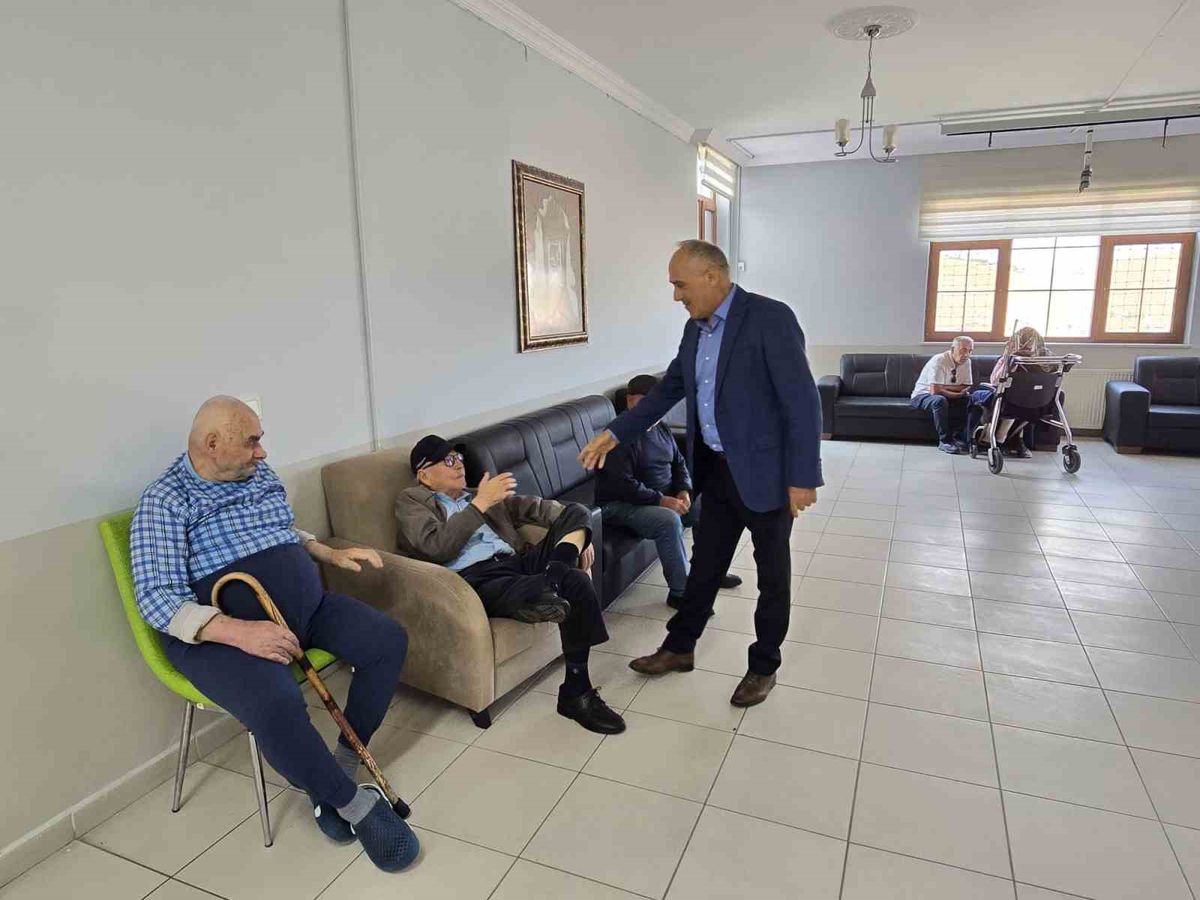 Bayburt’ta huzurevi sakinleriyle bir araya geldiler