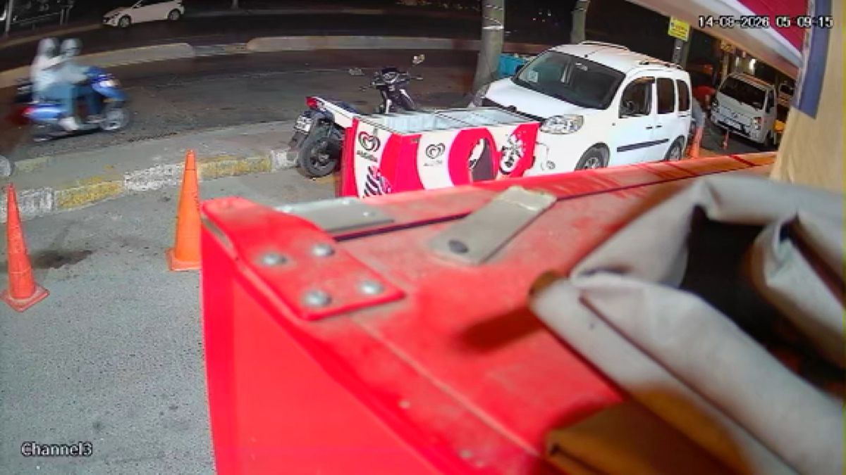Beyoğlu'nda markete silahlı saldırı anbean kamerada