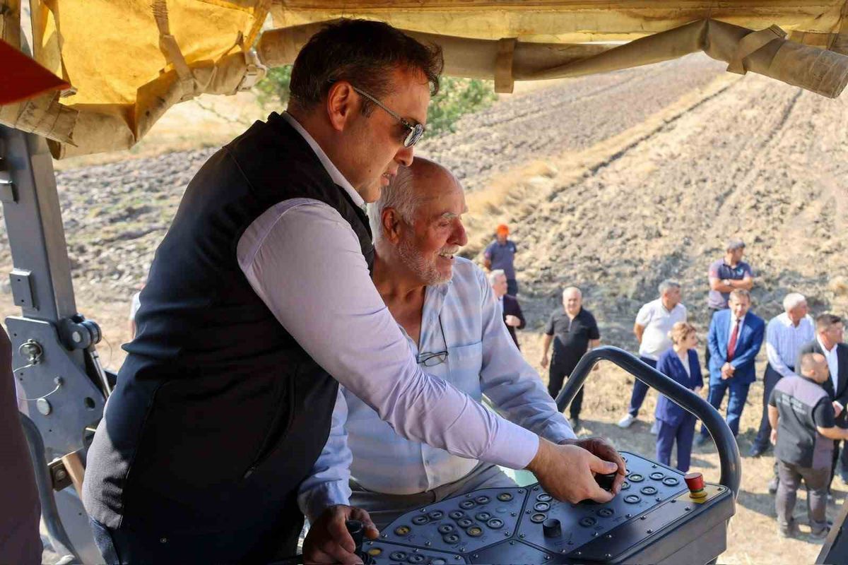 Bilecik'te 19 Kilometrelik Grup Köy Yolunun 12 Kilometresi Sıcak Asfaltla Buluştu
