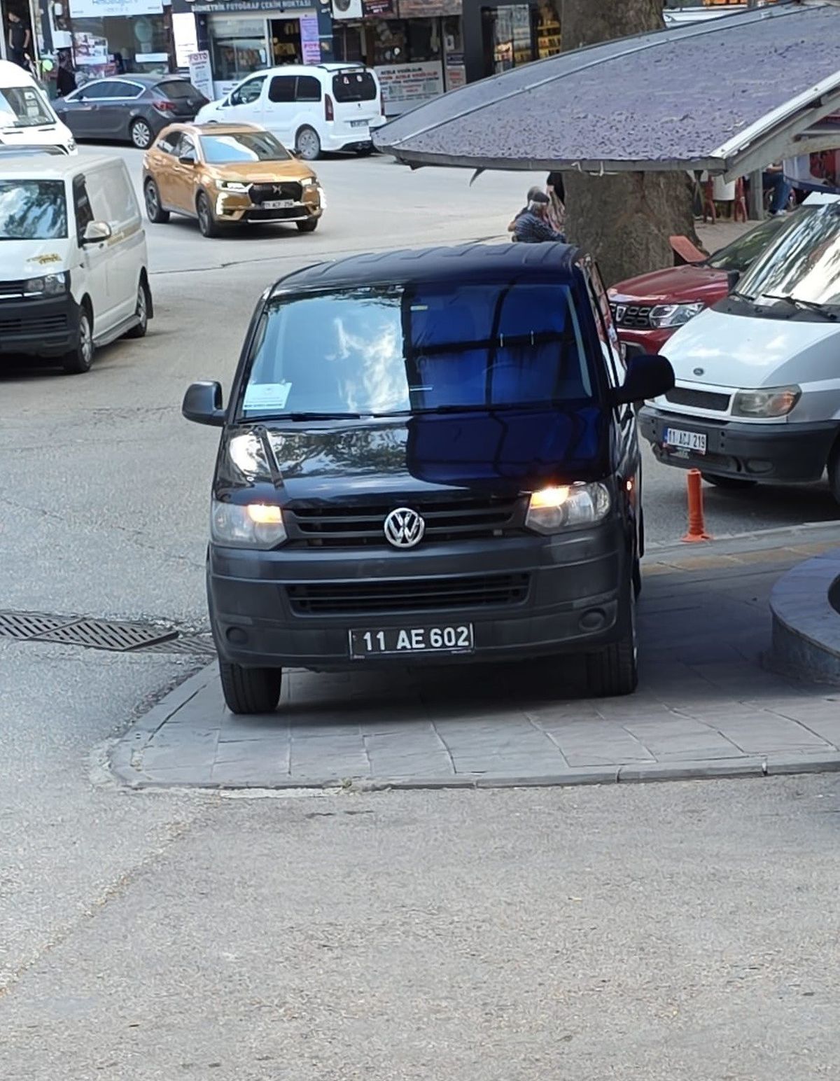 Bilecik'te Resmi Araç Kaldırıma Park Edince Tepki Çekti