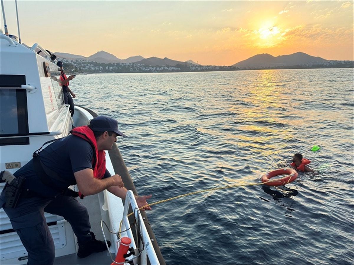 Bodrum’da yüzerek Yunanistan’a geçmeye çalışan göçmen yakalandı