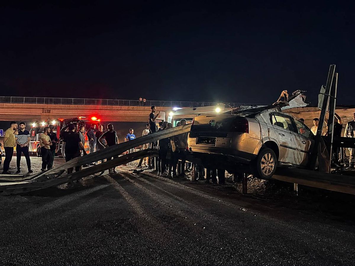 Malatya'da Ehliyetsiz Sürücünün Kullandığı Otomobil Refüje Çarptı: 17 Yaşındaki Genç Hayatını Kaybetti
