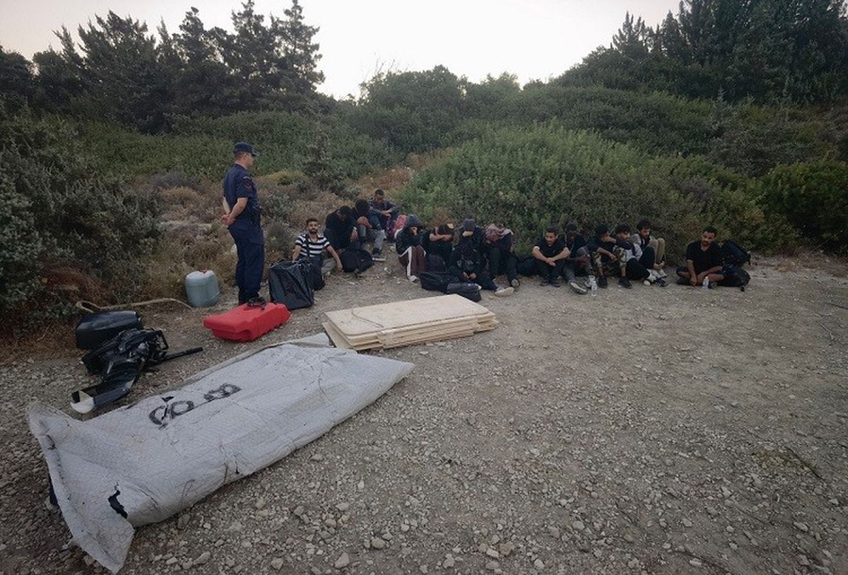 Çeşme'de 16 Düzensiz Göçmen Yakalandı