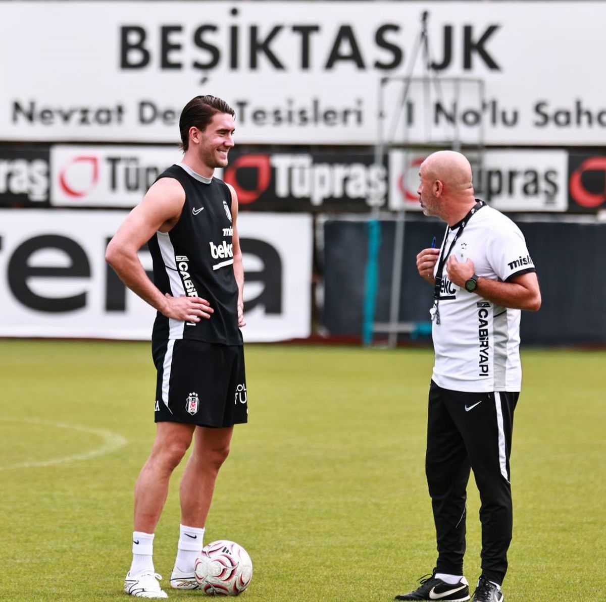 Beşiktaş, Eyüpspor Maçı Hazırlıklarına Başladı: Vlahovic İlk İdmanda