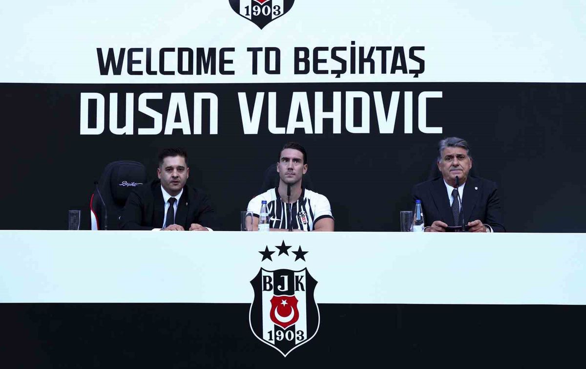 Vlahovic 20 bin taraftar önünde imzayı attı